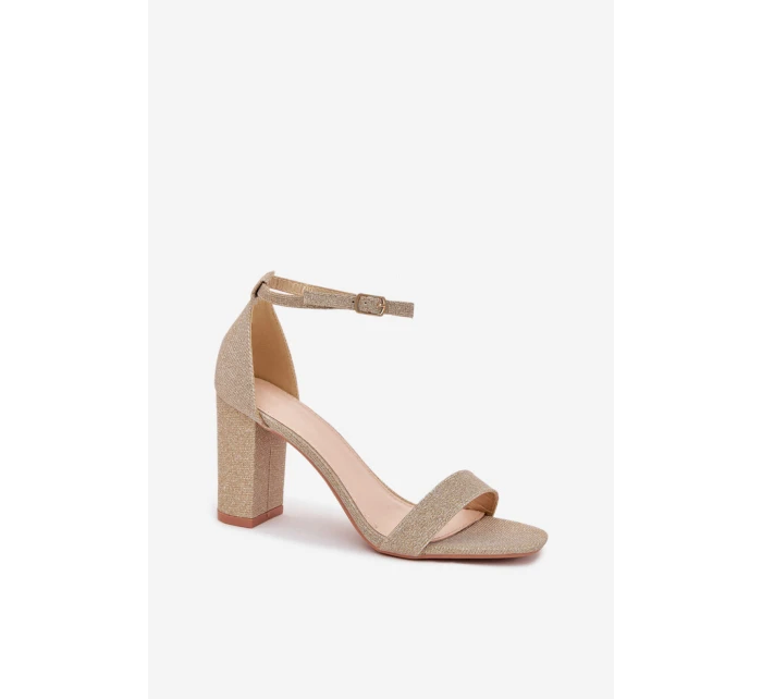Sandále na podpätku model 215643 Krok vo veľkom štýle