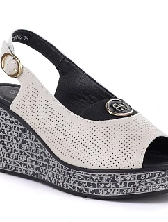 Dámske kožené sandále na platforme béžovej farby S.Barski 7010