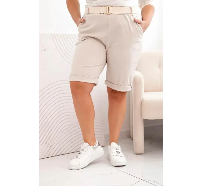 Dámske bavlnené šortky s opaskom v béžovej farbe Dámske bavlnené šortky s opaskom v béžovej farbe