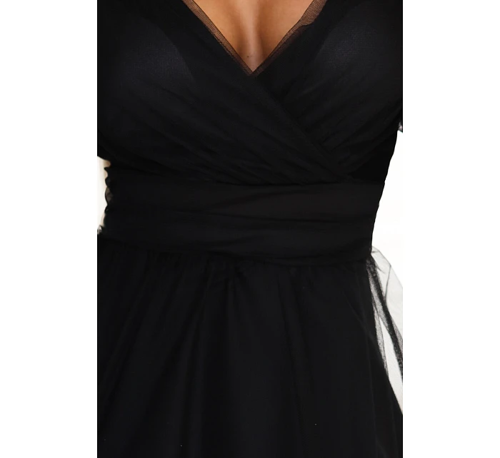 Dlouhé maxi šaty s rukávy a obálkovým výstřihem černé model 22045481 - numoco basic Dlouhé maxi šaty s rukávy a obálkovým výstřihem černé model 22045481 - numoco basic