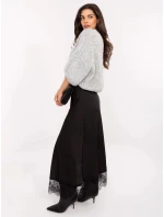 Saténová sukňa s čipkovým lemom čierna (4213)