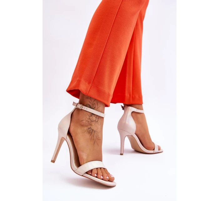 Módní sandály Beige béžové model 21612457 - VINCEZA Módní sandály Beige béžové model 21612457 - VINCEZA