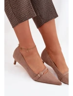 Dámské lodičky na nízkém podpatku s ozdobnou páskou Tmavě béžové model 22037728 - Boto