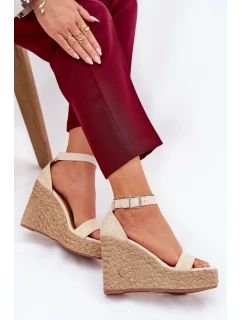 Model topánok na klinoch 209913 Krok v štýle