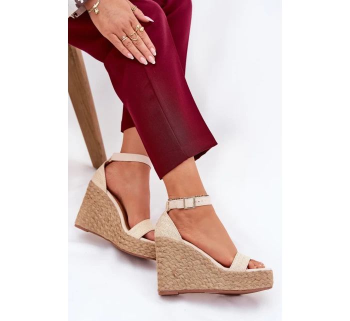 Model topánok na klinoch 209913 Krok v štýle