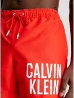 Pánske stredne dlhé plavecké šortky so šnúrkou KM0KM00794 XNE Red - Calvin Klein