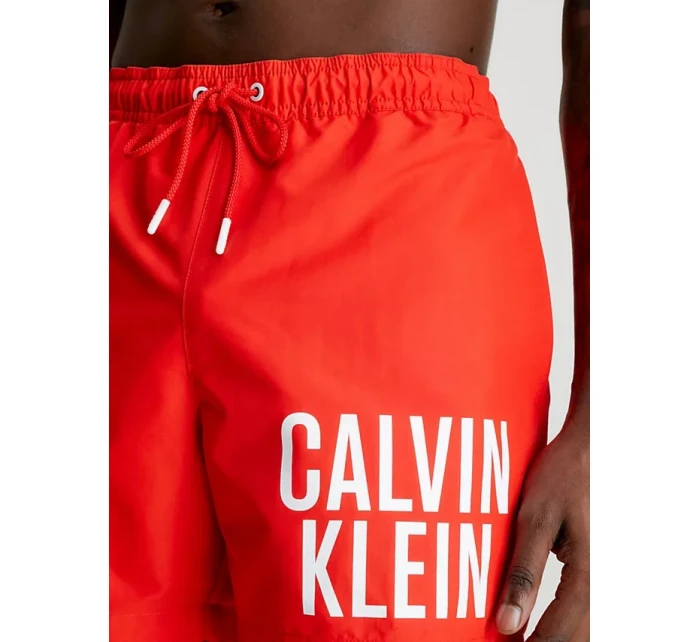 Pánske stredne dlhé plavecké šortky so šnúrkou KM0KM00794 XNE Red - Calvin Klein