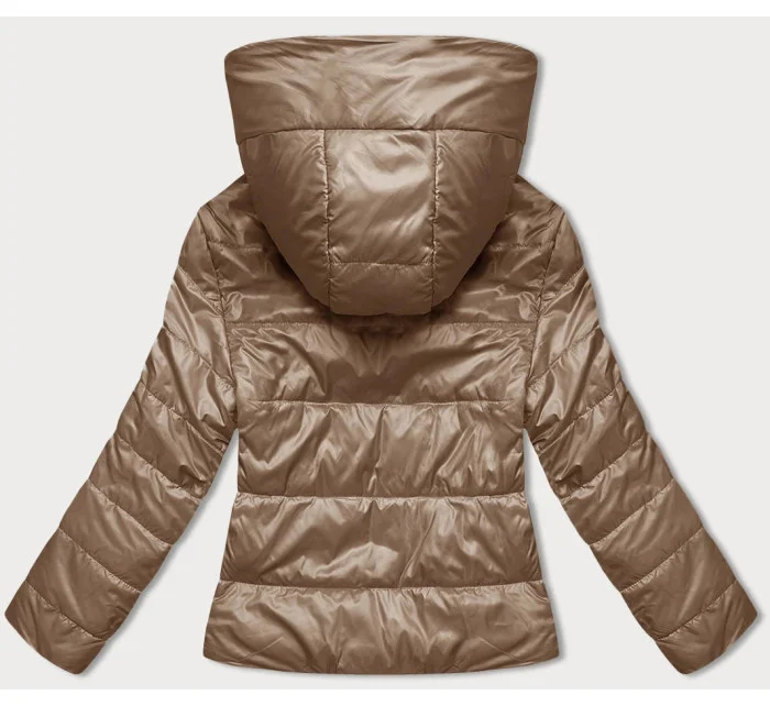 Krátka dámska bunda v karamelovej farbe s kapucňou (B8187-101)