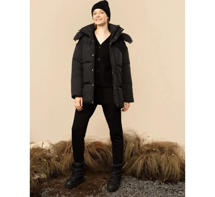 Dámska bunda OTHAW22TDJAF015 čierna - Outhorn Dámska bunda OTHAW22TDJAF015 čierna - Outhorn