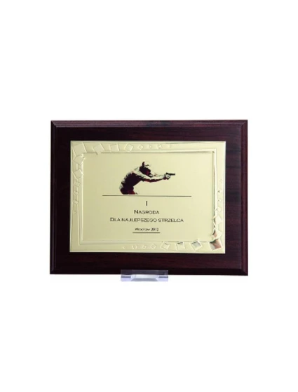 Plastový diplom s vygravírovaným kovovým štítkom