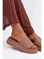 Dámské pantofle na platformě tmavě béžové model 21918985 - Boto