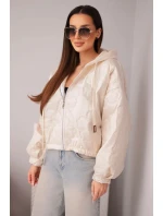 Dámská prošívaná bunda s kapucí a ozdobným květinovým model 21998360 béžová - K-Fashion