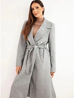 Dámský kabát s páskem model 22542837 šedý - K-Fashion