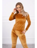 Velúrová súprava so záhybmi na chrbte v ťavej farbe