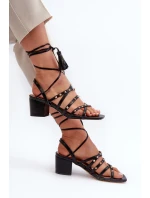 Šnurovacie sandále na nízkom podpätku zdobené čiernymi cvočkami Chrisele Šnurovacie sandále na nízkom podpätku zdobené čiernymi cvočkami Chrisele
