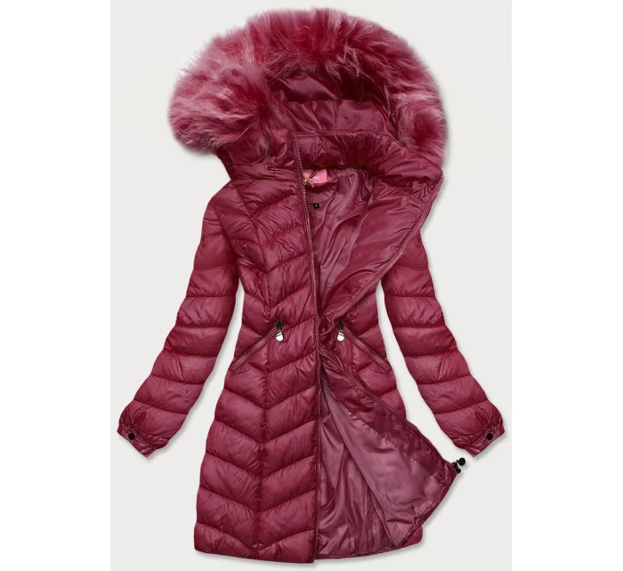 Dámska prešívaná bunda vo vínovej farbe s kapucňou (8916-b) Dámska prešívaná bunda vo vínovej farbe s kapucňou (8916-b)