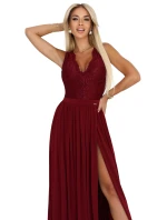 Dlouhé šaty s krajkovým výstřihem a rozparkem na nohou bordó model 21290321 - numoco
