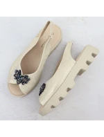 Dámske sandále na platforme s perforovanou kovovou zlatou Potocki SZ12610