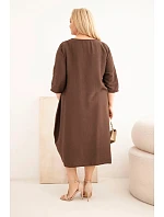 Dámske plus size viskózové šaty s vreckami a krátkymi rukávmi hnedé Dámske plus size viskózové šaty s vreckami a krátkymi rukávmi hnedé