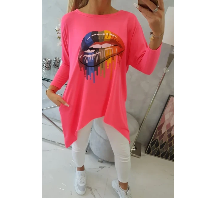Oversize halenka s potiskem model 18745782 rtů růžová neonová - K-Fashion Oversize halenka s potiskem model 18745782 rtů růžová neonová - K-Fashion