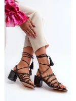 Šnurovacie sandále na nízkom podpätku zdobené čiernymi cvočkami Chrisele Šnurovacie sandále na nízkom podpätku zdobené čiernymi cvočkami Chrisele