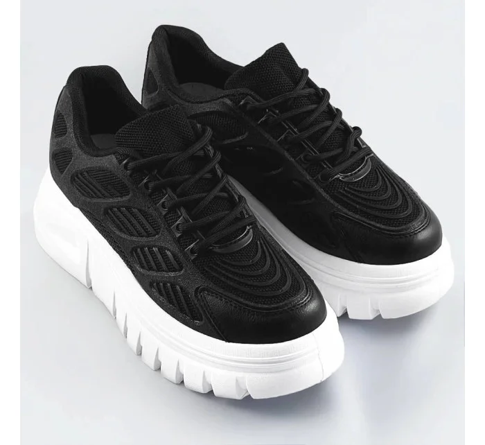 Černé dámské sportovní boty na platformě model 17258788 Černé dámské sportovní boty na platformě model 17258788