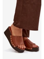 Dámské nazouváky na platformě se zlatými přezkami camel model 21918866 - Boto Dámské nazouváky na platformě se zlatými přezkami camel model 21918866 - Boto