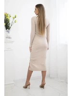 Dámské šaty s průstřihem ve výstřihu béžový