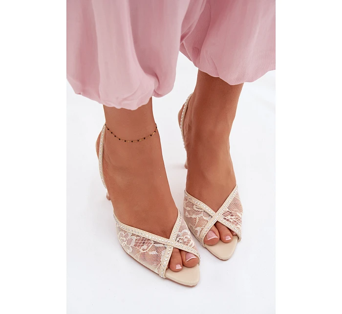 Dámské sandály na podpatku s krajkou a ozdobami Béžové model 22103152 - Boto