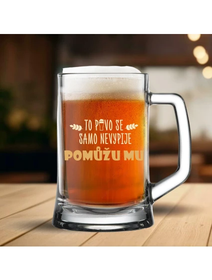 TO PIVO SE SAMO NEVYPIJE... POMŮŽU MU - pivní sklenice 0,5