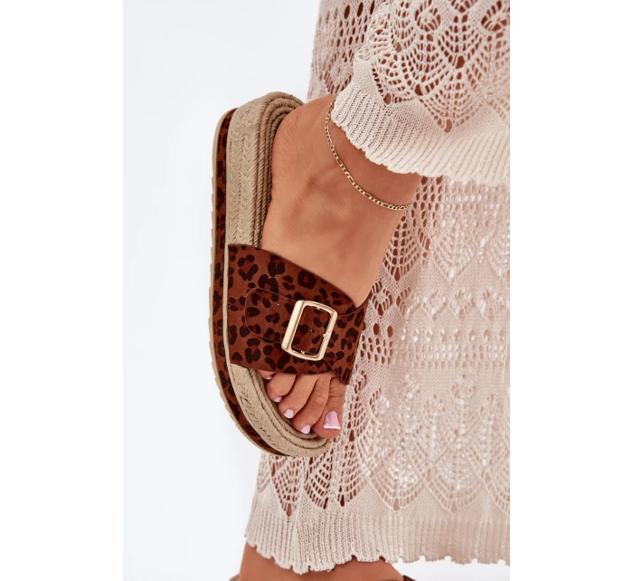 Dámské Pantofle Na Platformě Se Zlatou Přezkou model 21702349 - Boto Dámské Pantofle Na Platformě Se Zlatou Přezkou model 21702349 - Boto