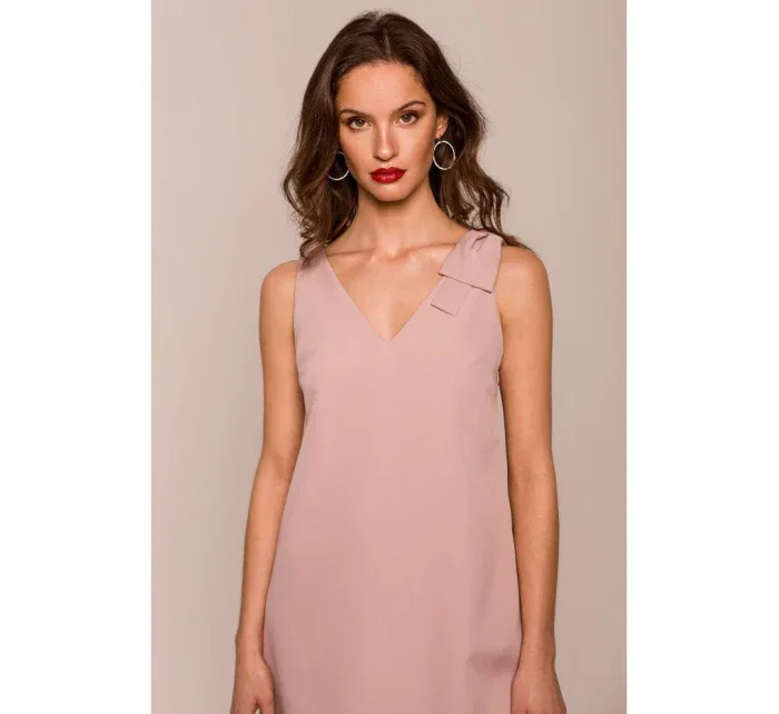 šaty áčkového střihu s mašlí krepová růžová model 17194436 - Makover