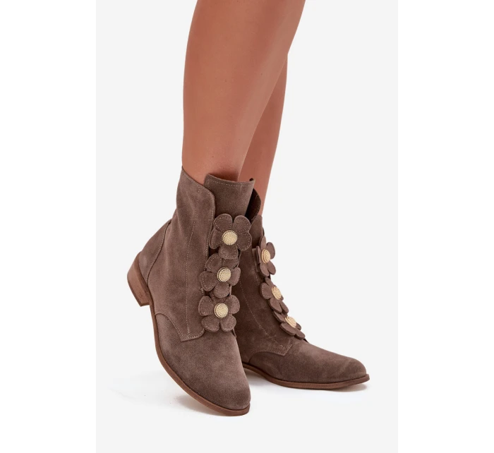 Zamszowe Botki Damskie Z Ozdobnymi Kwiatkami Zazoo 3085 Ciemnobeżowe