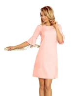 Dámské trapézové šaty v pastelově růžové barvě s rozšířenými rukávy model 7268097 - numoco