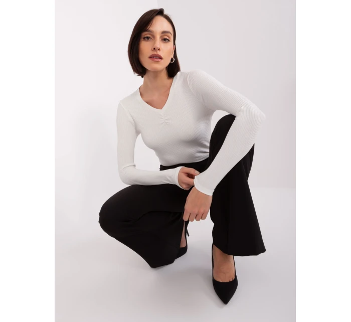 Bluzka RV BZ model 19040759 ecru - FPrice Bluzka RV BZ model 19040759 ecru - FPrice