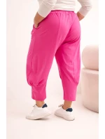 Dámské kalhoty Plus Size s nízkým model 21924465 a gumou v pase růžové - K-Fashion