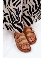 Dámské Pantofle S Pásky A Přezkami Camel model 21687489 - Boto Dámské Pantofle S Pásky A Přezkami Camel model 21687489 - Boto