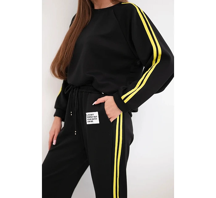 Dámský teplákový komplet model 21951909 s lampasy a volnou mikinou černý - K-Fashion