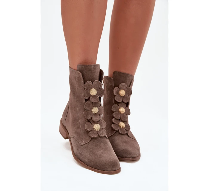 Zamszowe Botki Damskie Z Ozdobnymi Kwiatkami Zazoo 3085 Ciemnobeżowe