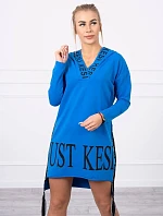 Nevädze modré šaty s kapucňou a potlačou