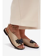 Třpytivé dámské sandály s ozdobou Ploché zlaté model 22141013 - Boto