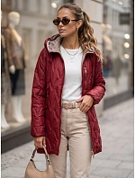 Kurtka damska przejściowa pikowana z kapturem bordowy model 22342158 - FashionStreet Kurtka damska przejściowa pikowana z kapturem bordowy model 22342158 - FashionStreet
