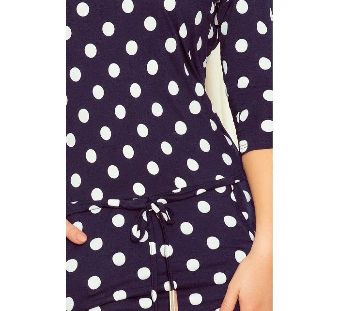 Tmavomodré dámske športové bodkované šaty so zaväzovaním as kapsičkami model 7239287