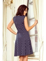 Dámské tmavě modré puntíkované šaty s výstřihem model 21935857 - numoco