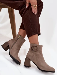 Dámska zateplená semišová členková obuv s ozdobnými detailmi - béžová Artiker