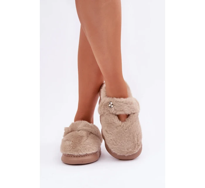 Papuče z umelej kožušiny s malou brošňou Dark Beige Primaria