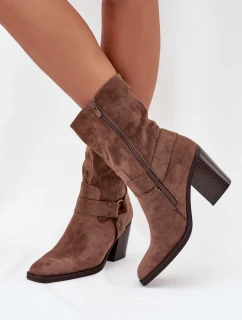 Dámské boty zateplené na podpatku s pásky a ozdobným detailem hnědé model 21706831 - Boto