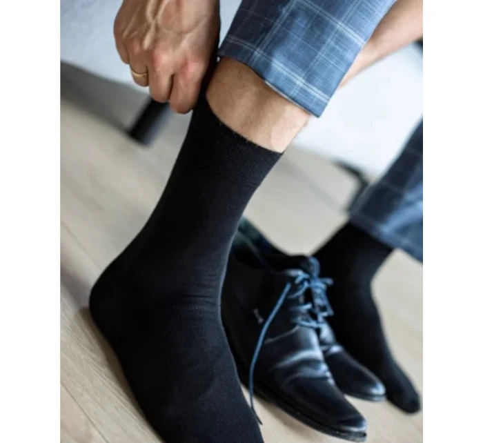Hladké pánske ponožky Wola W94.00 Perfect Man