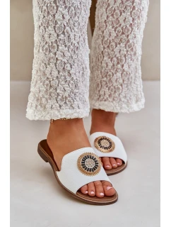 Kožené Pantofle S Dekorací Na Plochém Podpatku Bílé Lewski model 21682268 - Boto