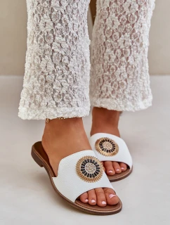 Kožené Pantofle S Dekorací Na Plochém Podpatku Bílé Lewski model 21682268 - Boto